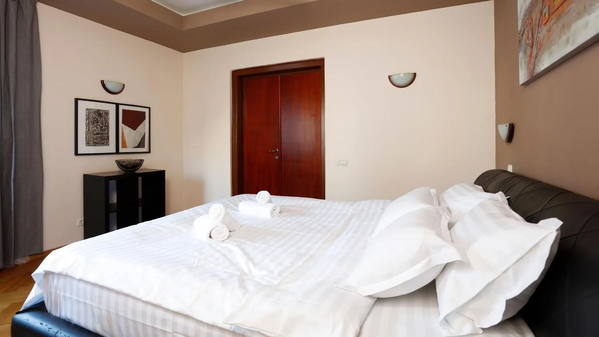 Apartament Peaceful Getaway - Generous 3-Bedroom Sanctuary - Close To Historic Old Town