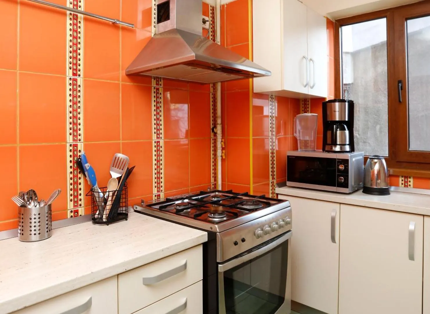 Peaceful Getaway - Generous 3-Bedroom Sanctuary - Close To Historic Old Town Apartament Bucureşti