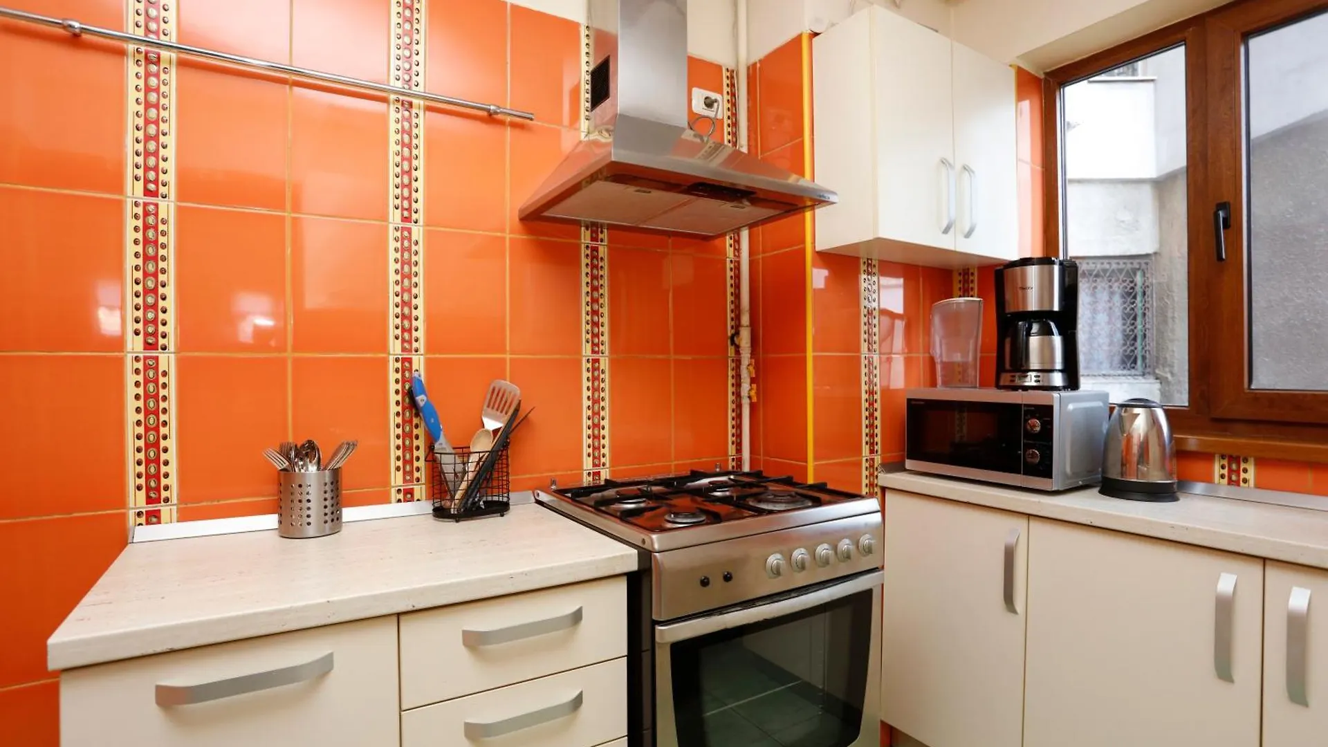 Peaceful Getaway - Generous 3-Bedroom Sanctuary - Close To Historic Old Town Apartament Bucureşti
