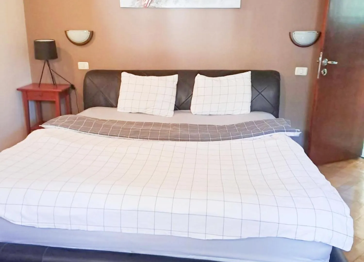 Apartament Peaceful Getaway - Generous 3-Bedroom Sanctuary - Close To Historic Old Town