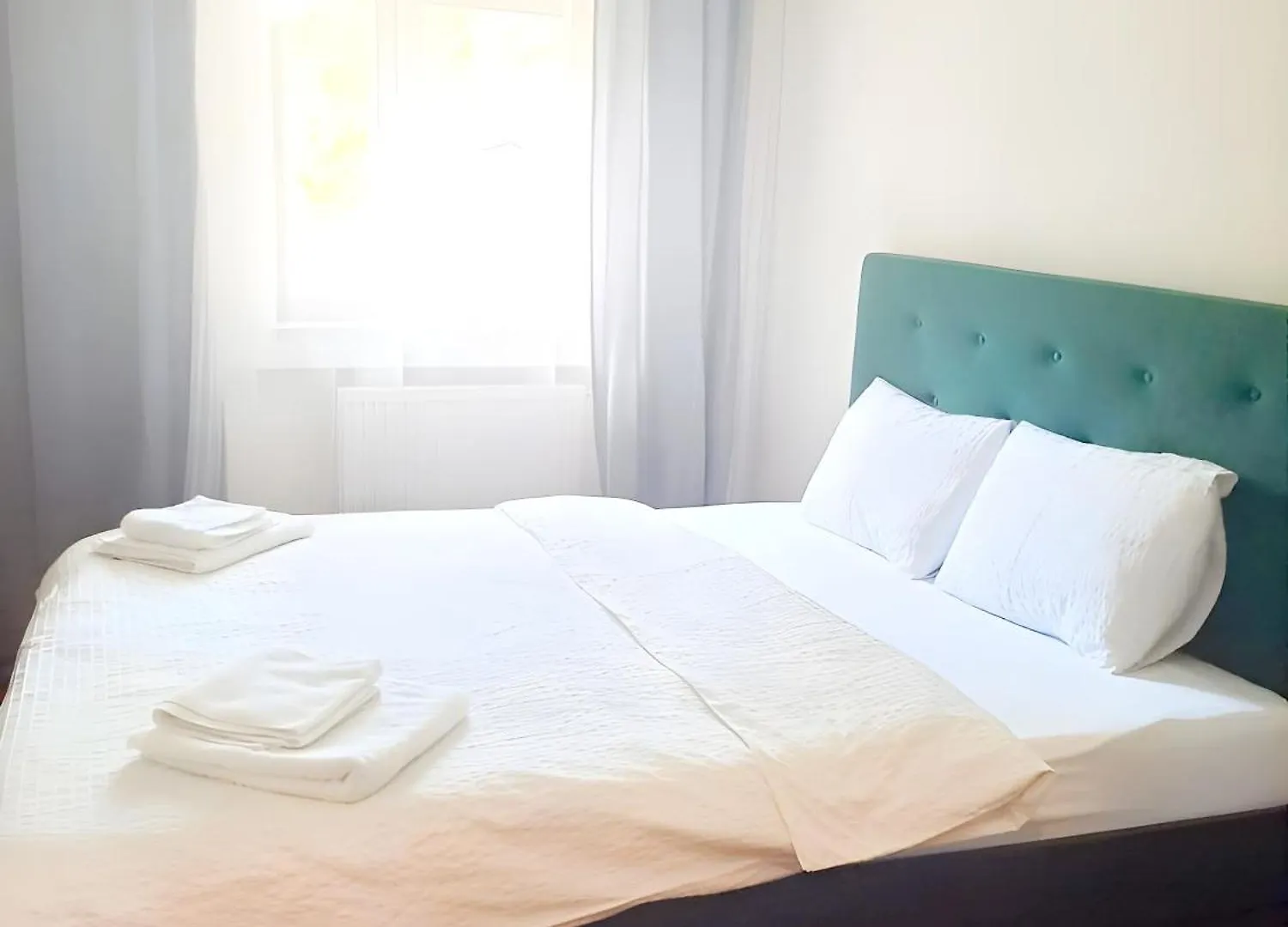 Peaceful Getaway - Generous 3-Bedroom Sanctuary - Close To Historic Old Town 0*, Bucureşti