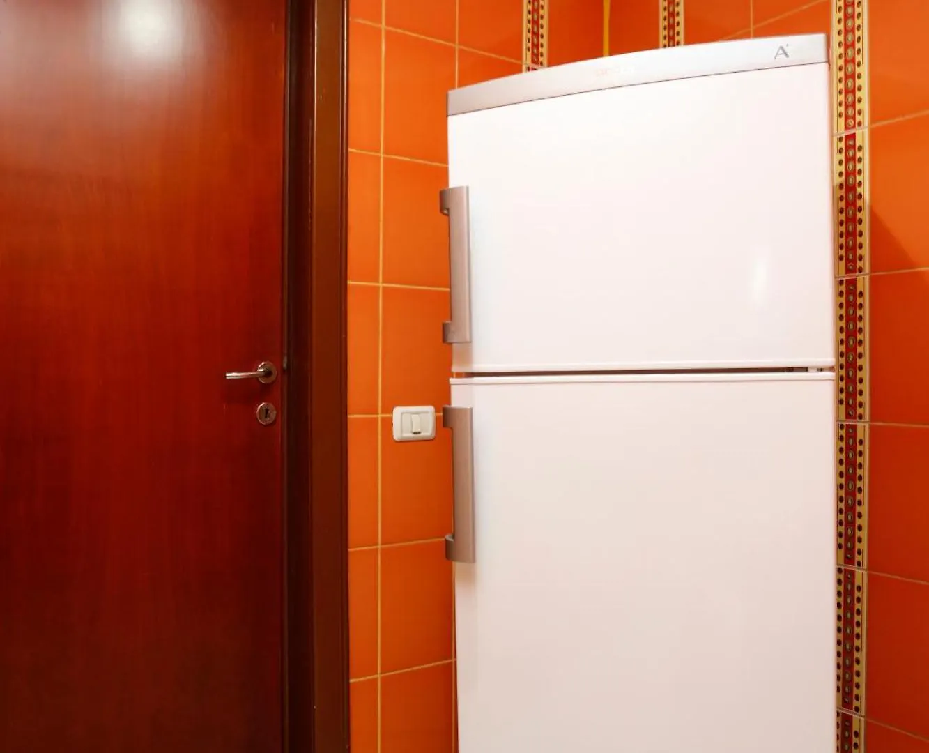 Apartment Peaceful Getaway - Generous 3-Bedroom Sanctuary - Close To Historic Old Town Bucharest