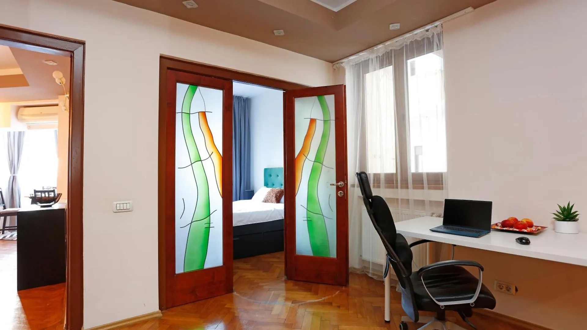 Chill & Relax - 3Bdr Cozy & Roomy -Near Old Town Bucarest Appartamento