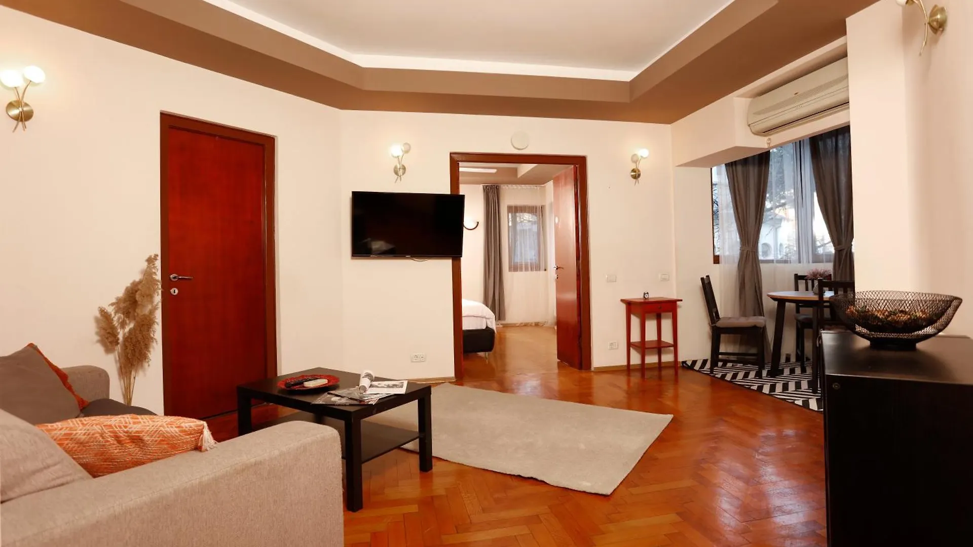 Chill & Relax - 3Bdr Cozy & Roomy -Near Old Town Bucarest Romania