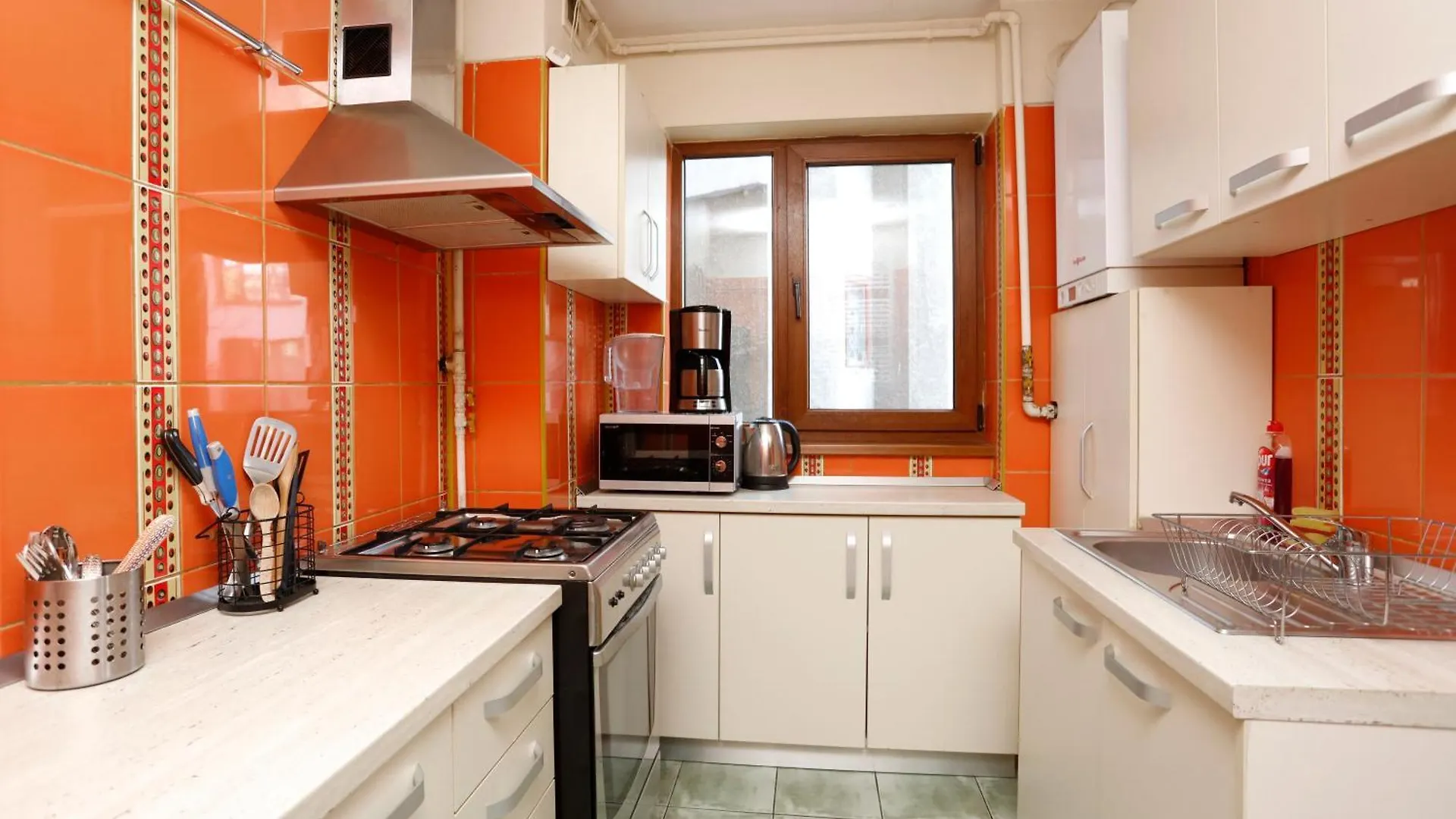 Chill & Relax - 3Bdr Cozy & Roomy -Near Old Town Bucarest 0*,  Romania